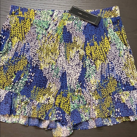 BCBG Pants - BCBG Maxazria size S floral shorts green blue